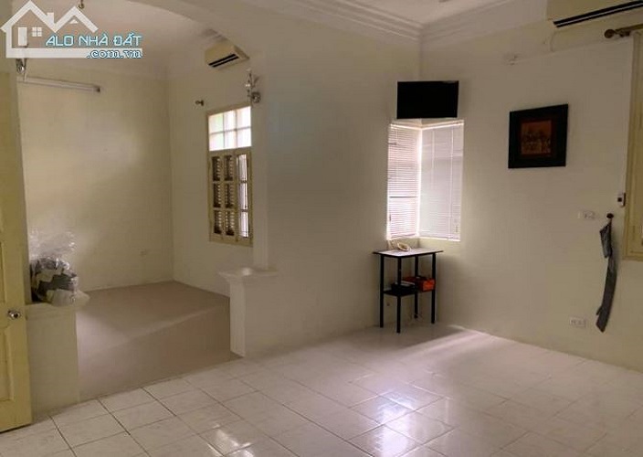 Bán nhà chính chủ quận Hai Bà Trưng, Lê Thanh Nghị, MT 8m, DT 70m2, 10 tỷ