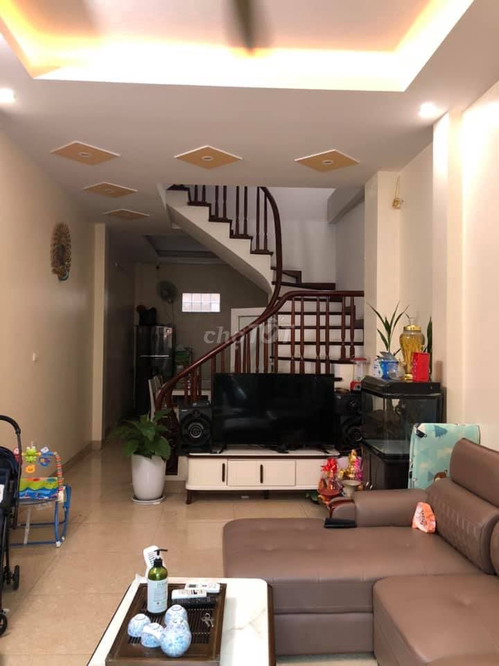 Bán nhà đất quận Đống Đa - ngõ Thịnh Quang, 32m2 5 tầng 3Pn ô tô đỗ cửa nhỉnh 3 tỷ