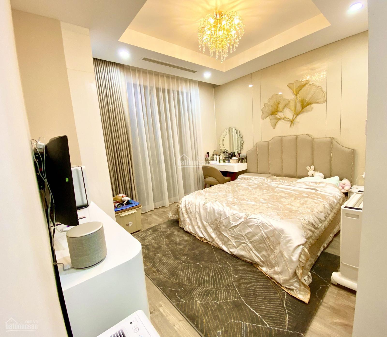 Chính chủ bán nhà Royal City 112m2, 2PN, Full nội thất, tầng đẹp view thoáng, giá tốt