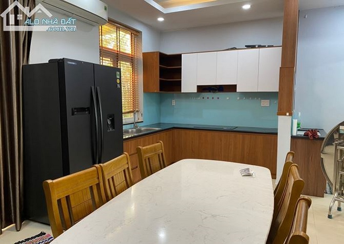 Cho thuê biệt thự ở chung cư Park Riverside quận 9 diện tích 400m2