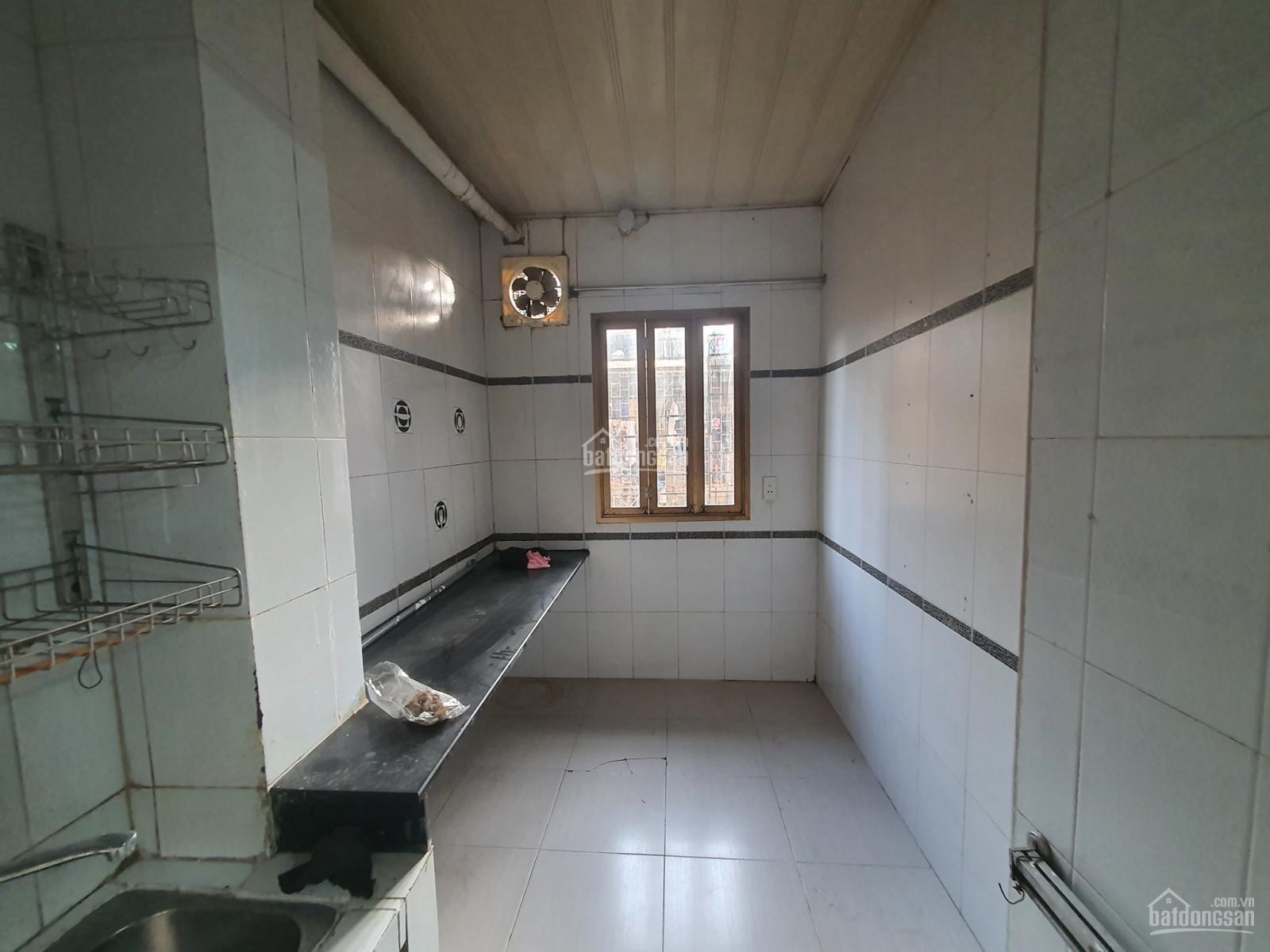 Chủ nhà Khâm Thiện đợi khách mua nhà tập thể cũ 65m² giá chỉ 1.65 tỷ