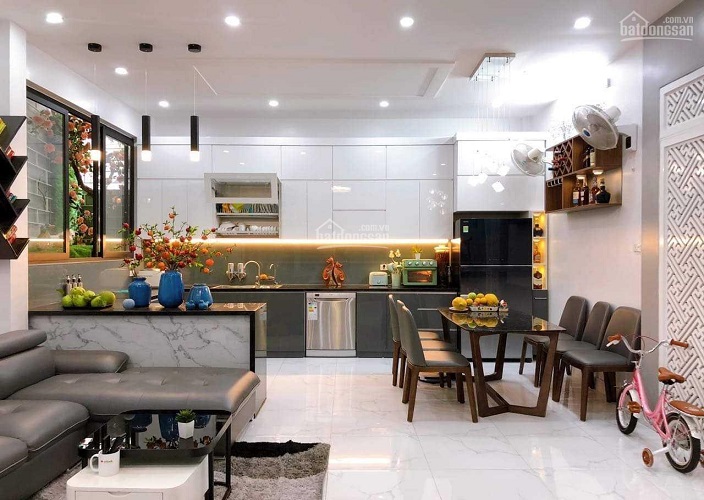 Gấp! Bán nhà quận Hoàn Kiếm, Tràng Tiền, 63m2 * 5 tầng, 7.65 tỷ, nhà phân lô