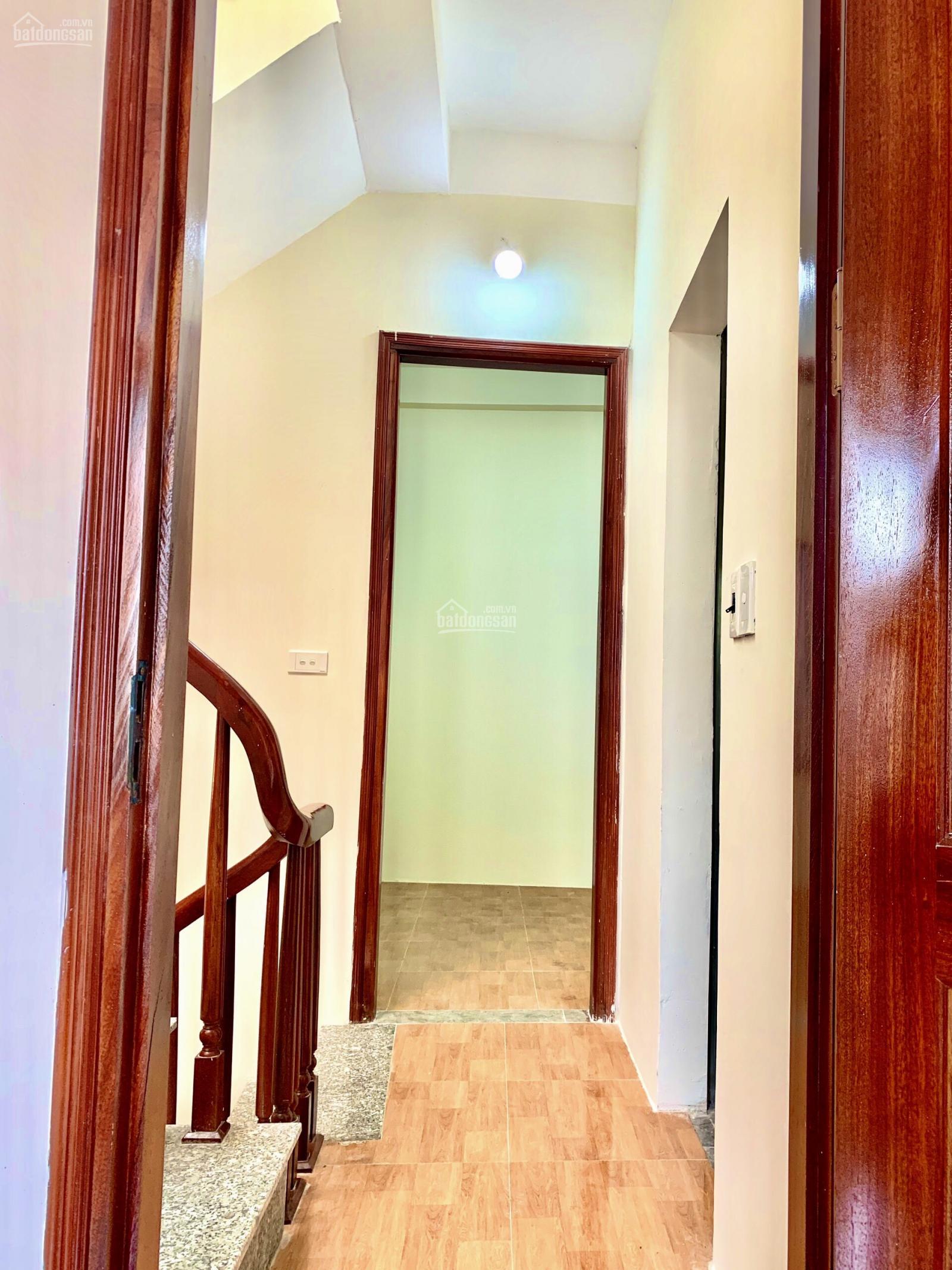 MUA BÁN NHÀ HÀ NÔỊ, NHÀ 3 TẦNG, Ô TÔ ĐỖ CỬA, MỚI XÂY, GIÁ RẺ