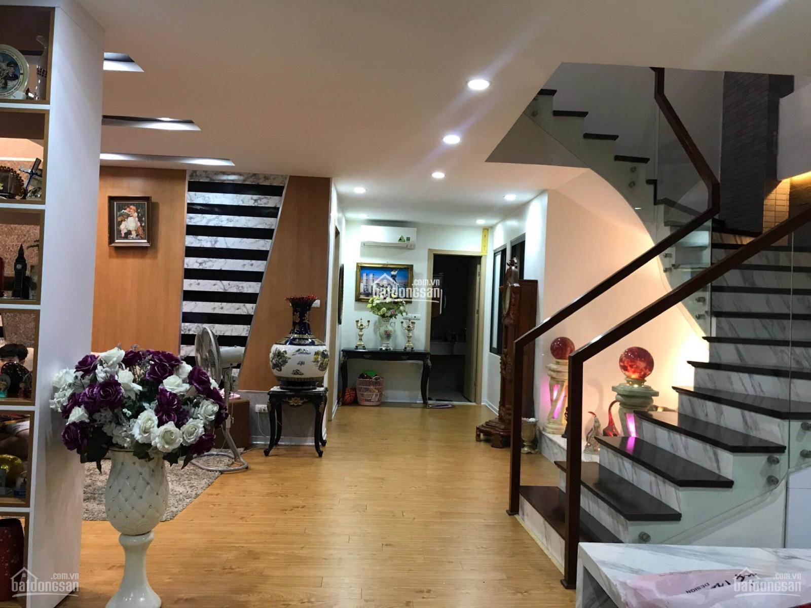 bán chung cư yên hòa park view DT 230m2, 4PN, view cực đẹp, tặng nội thất cao cấp